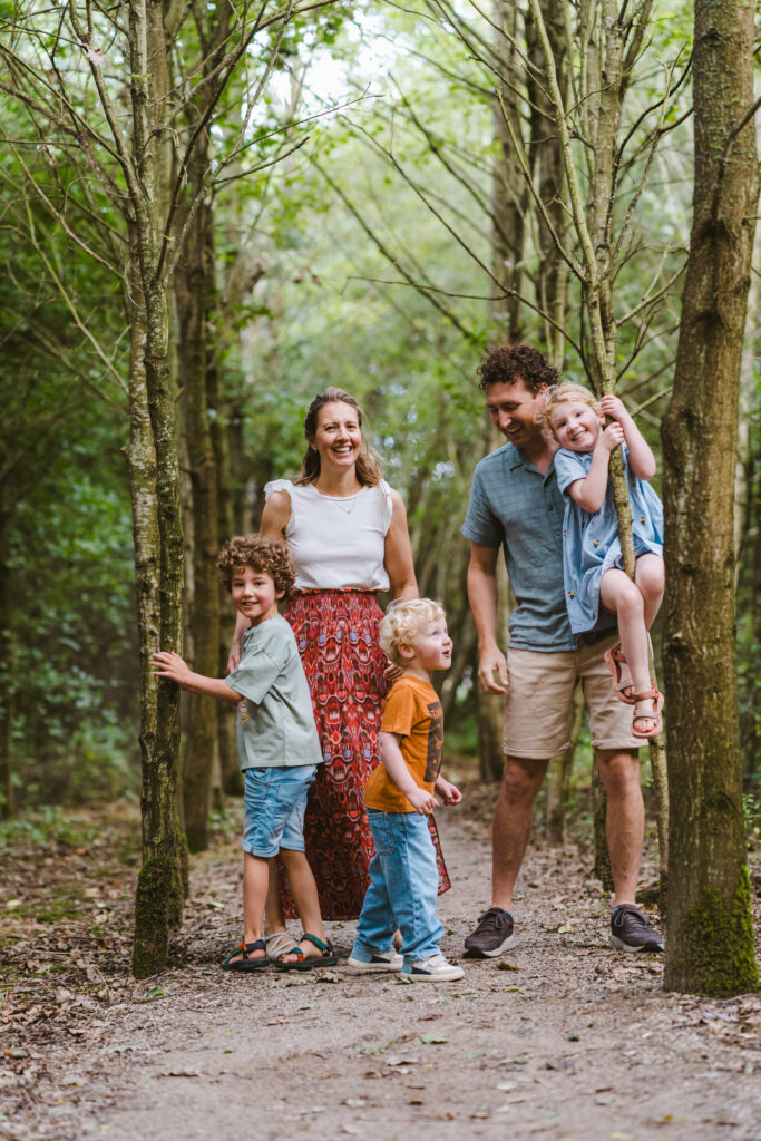 Gebruik maken van mooiste plekjes voor familiefoto's